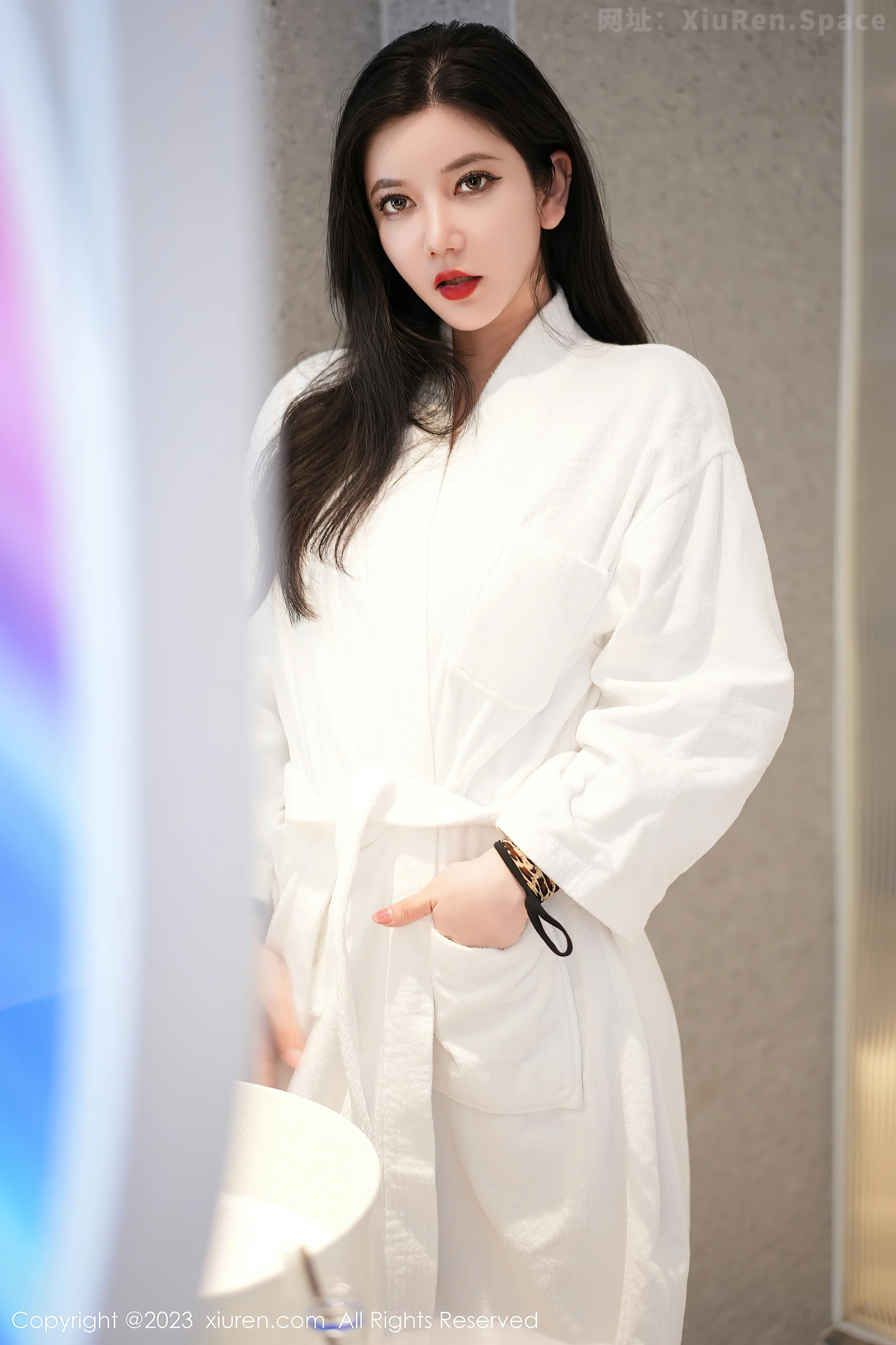 图片[3]-[XiuRen秀人网]2023.04.24 NO.6625 心妍小公主 白色浴袍加豹纹情趣内衣性感私房写真集-秀人网官方网站